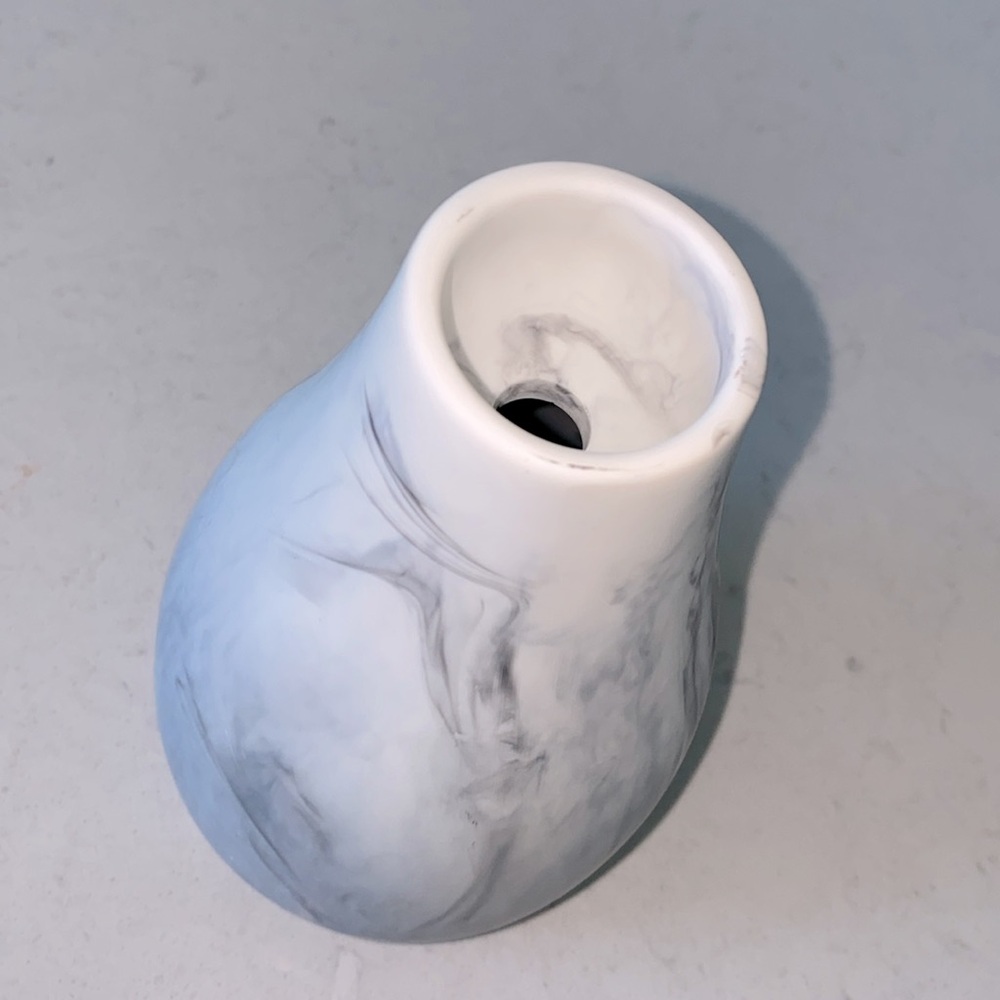 Marble Pattern Vase - Picture 3 of 7